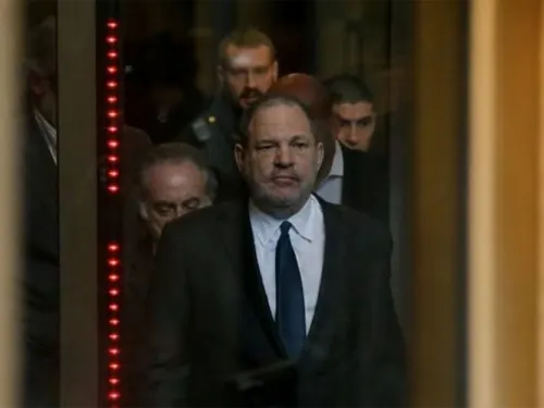 Fiscal teme que Weinstein huya y pide aumentar su fianza