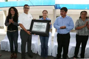 SMDIF ofrece servicios de salud e iza bandera blanca en Zacachimalpa