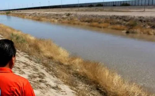 Migrante y su pequeño hijo mueren ahogados al intentar cruzar a EU