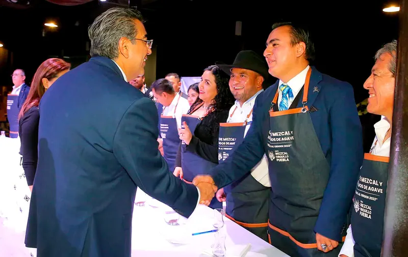 gobierno-de-puebla-productores-mezcaleros