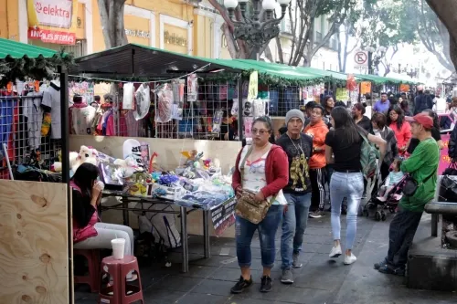 Siguen sin pagar los ambulantes que usaron las villas navideñas