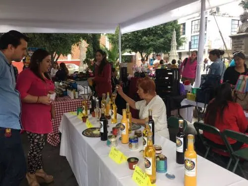 Bazar Navideño reactiva economía de talleres artesanales