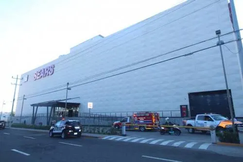 Hombre muere en la azotea de Sears Parque Puebla