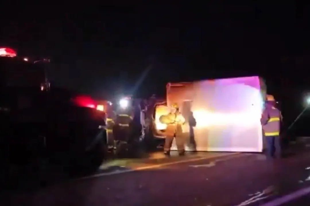 Volcadura Chofer Carbonizado Autopista Siglo Xxi
