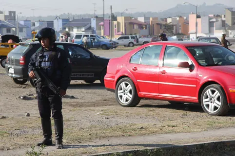 Policías atropellan a mujer y la condicionan para ser atendida