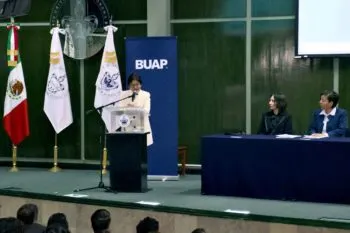 Refrenda la rectora Lilia Cedillo su compromiso con el ICUAP