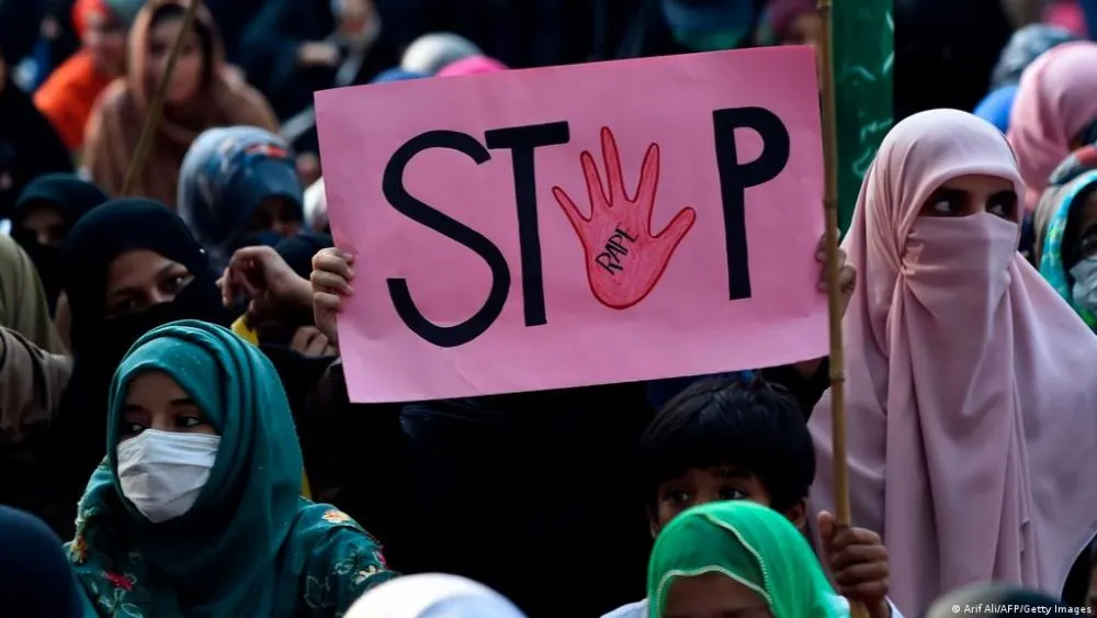 Aprueba Pakistán Ley de castración contra química a abusadores sexuales