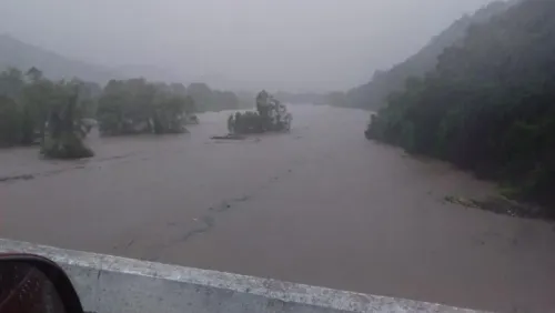 ‘Hernán’ genera inundaciones y desbordamiento de ríos en Jalisco, Nayarit y Colima
