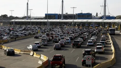 México y EE.UU. extenderán restricciones de viajes no esenciales en la frontera hasta 21 de febrer