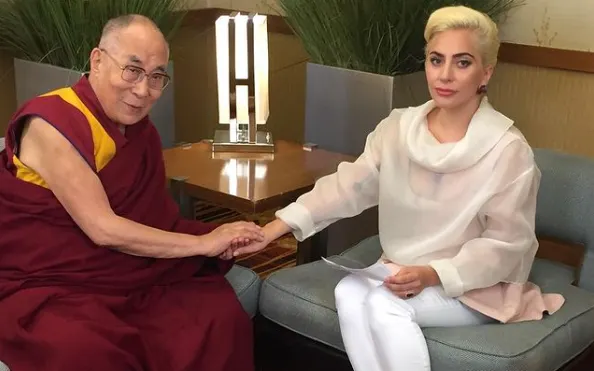 Lady Gaga y el Dalai Lama