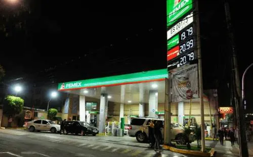 AMLO dice que se va a normalizar suministro de gasolina; pide “comprensión”
