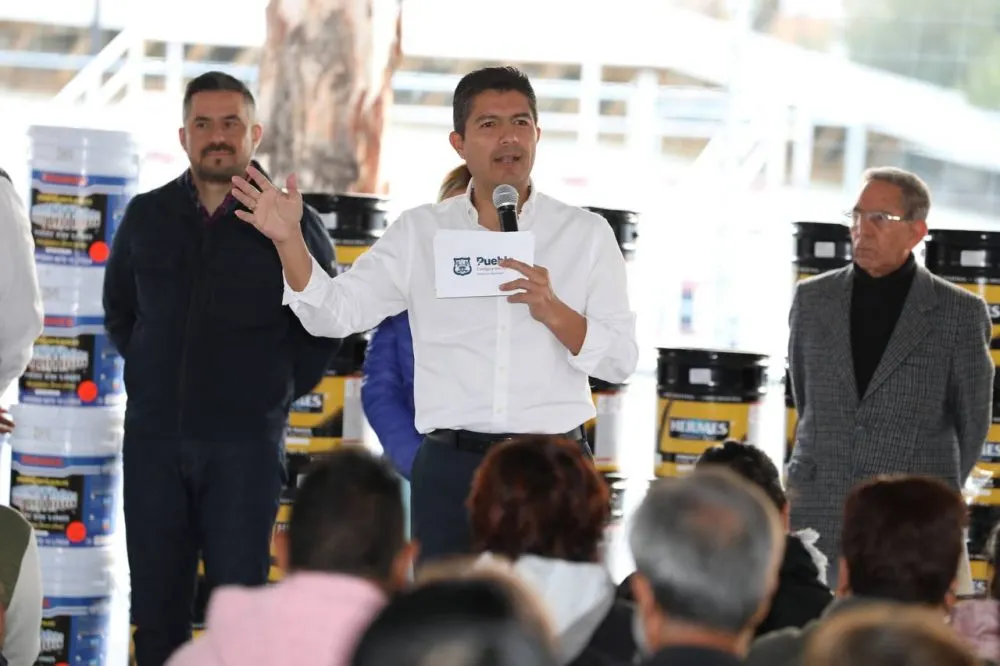 Entrega de materiales a comités de participación