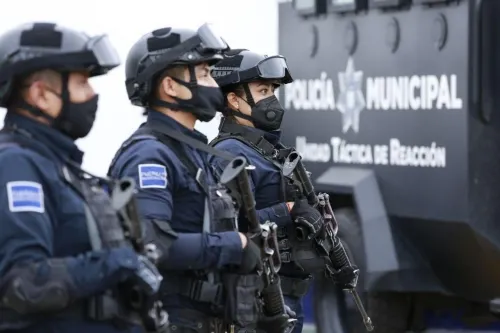 Reconocen a policías acaecidos en el cumplimento del deber durante el Día del Policía Municipal 