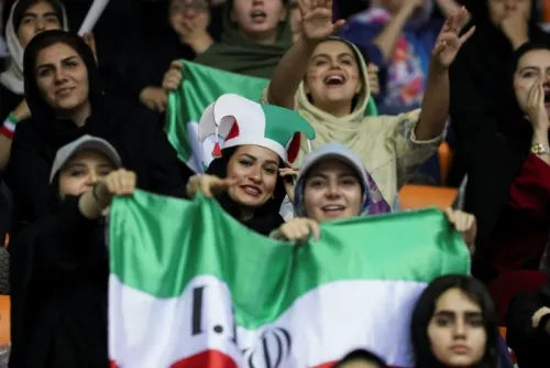 FIFA solicita a Irán a que permita la entrada de mujeres en los estadios de fútbol