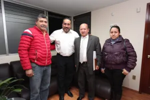 Micalco firma escrituras para oficina panista en Zapotitlán