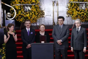 Flores, música y miles de personas se conglomeran en homenaje a “Gabo”
