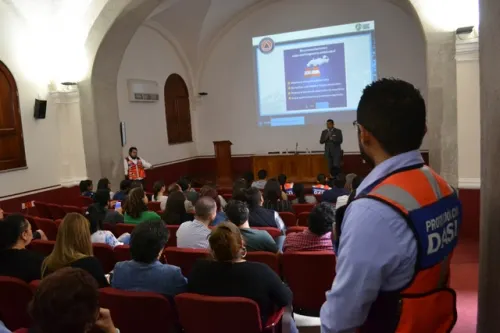 Personal administrativo de la BUAP recibe orientación sobre contingencia ambiental