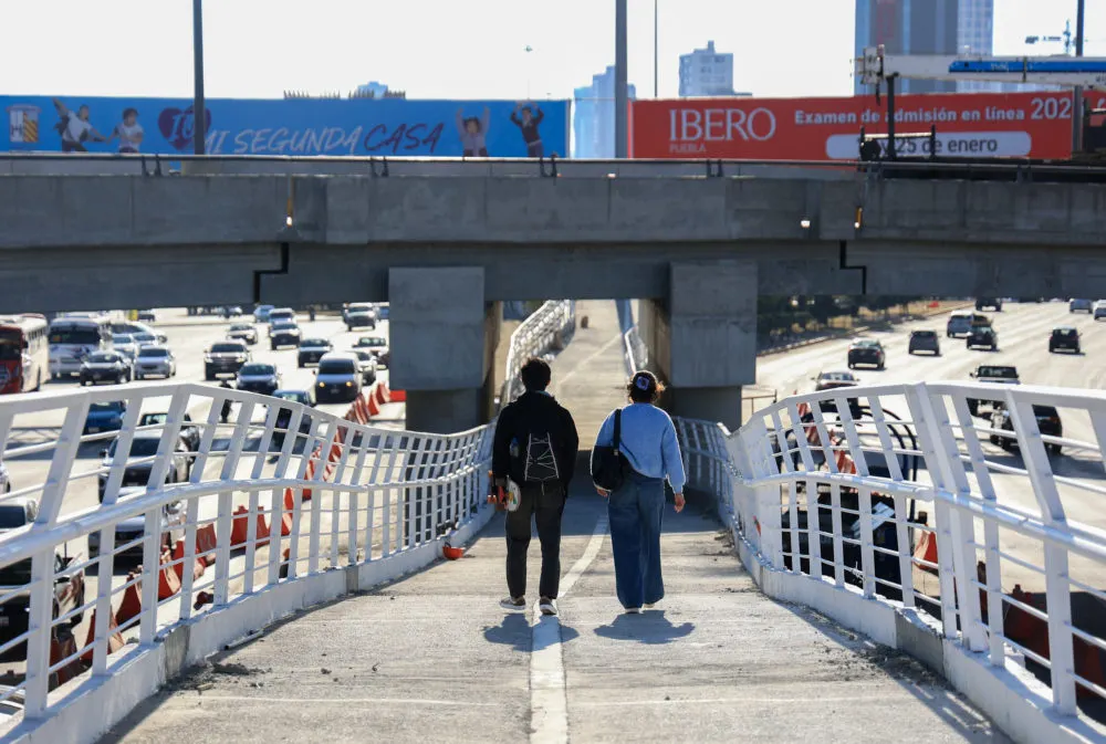 Gobierno de Puebla proyecta paso peatonal y escalera eléctrica en Cúmulo de Virgo