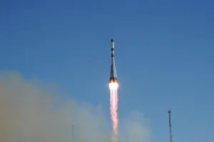 Lanzan cohete para abastecer a Estación Espacial Internacional