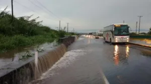 Cierran carretera Cuernavaca-Cuautlixco por deslave