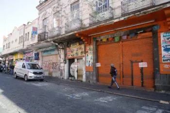 Casona que se derrumbó quedó inhabitable, junto con locales