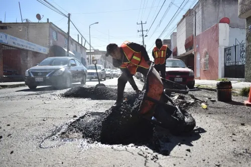 Avanzan acciones en parques y jardines y bacheo en la ciudad