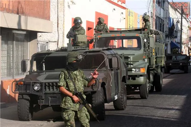 Ejecutan a tres personas en bares de Nuevo León