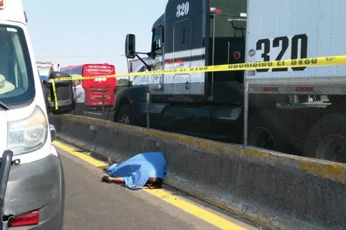 Balean a chofer de un tráiler en la autopista México-Puebla