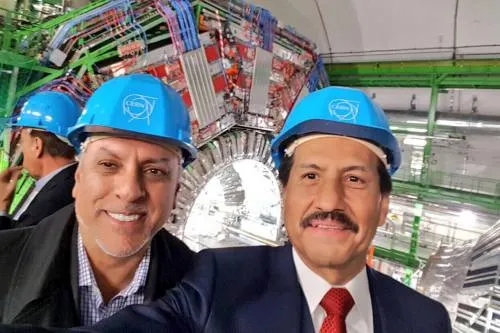 Logra Esparza que estudiantes de posgrado de la BUAP obtengan beca Conacyt