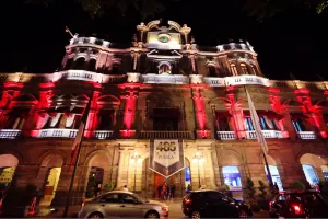 Por Día Internacional de lucha contra VIH se ilumina de rojo PM