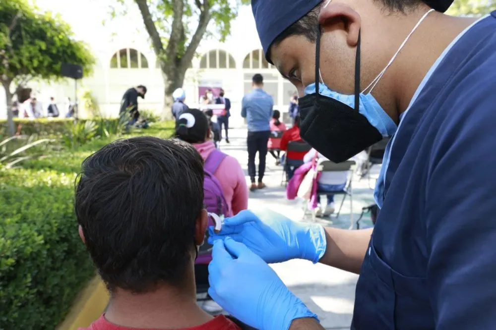 Ayuntamiento de Puebla mejora calidad de vida de más de 200 personas con aparatos auditivos 