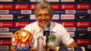 ?Estoy muy viejito para dirigir al Tri?: Tuca Ferretti