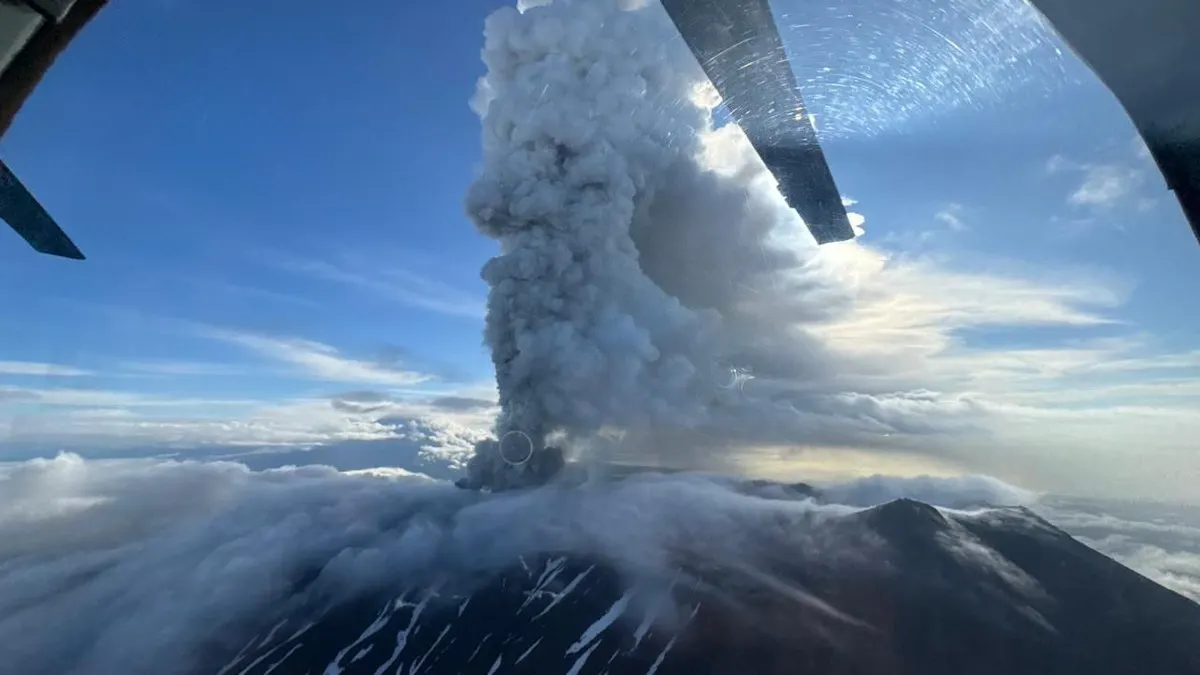 El volcán Krasheninnikov entra en erupción tras más de cuatro siglos de inactividad en Kamchatka
