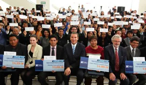 Los mejores universitarios harán pasantías en el extranjero; los apoya RMV