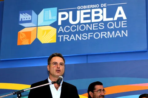 Entre abucheos y juicios infundados, Pablo Rodríguez termina ponencia en la UPAEP