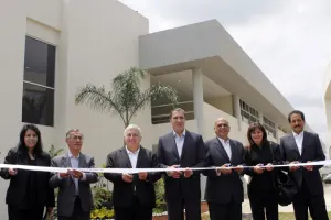 Chuayffet y Moreno Valle inauguran universidad terminada a medias