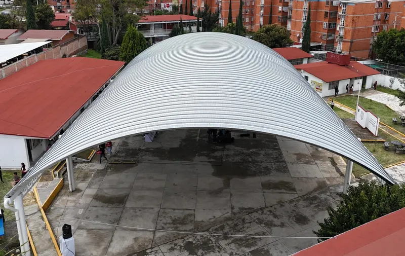 Gobernador de Puebla entregó el techado de la plaza cívica en la primaria “16 de Septiembre de 1810”