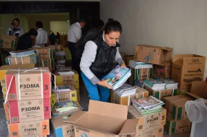 Reciben escuelas de San Pedro Cholula libros de texto gratuitos