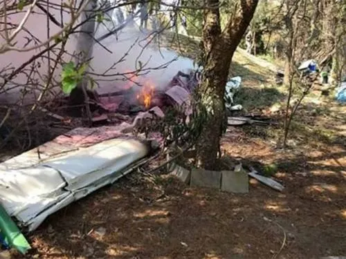 Desplome de avioneta deja dos muertos en Atizapán