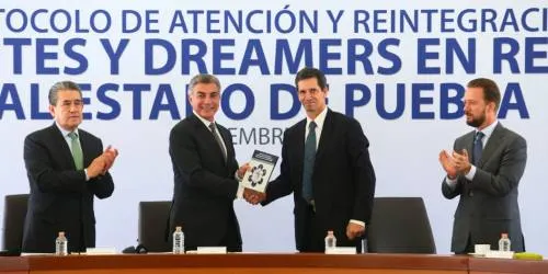 Recibe Tony Gali protocolo de Atención a Migrantes y Dreamers en Retorno