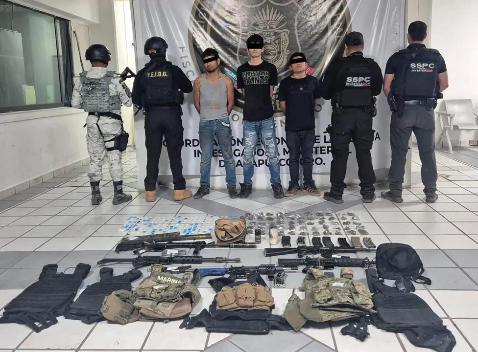 Tras ejecutar una orden de cateo en Guerrero, se detuvo a tres hombres y se aseguraron armas largas