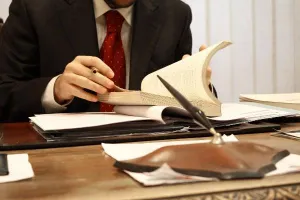 La ley general del ejercicio profesional podría suspender a abogados no certificados