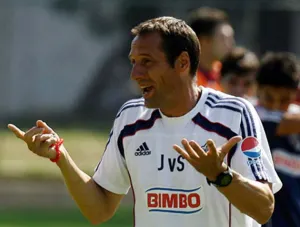 Van´t Schip regresa a la polémica de Chivas vía Twitter