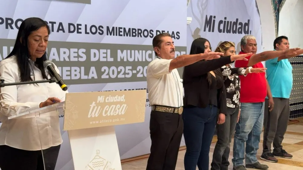 Ariadna Ayala toma protesta a los nuevos presidentes auxiliares de Atlixco para el periodo 2025-2028