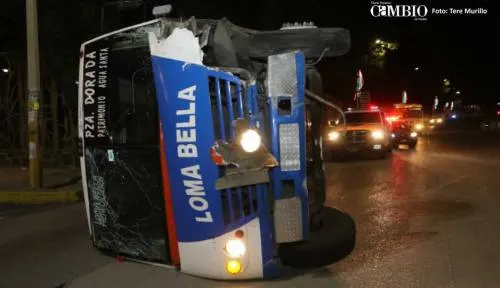 Se vuelca camión de la Ruta Loma Bella