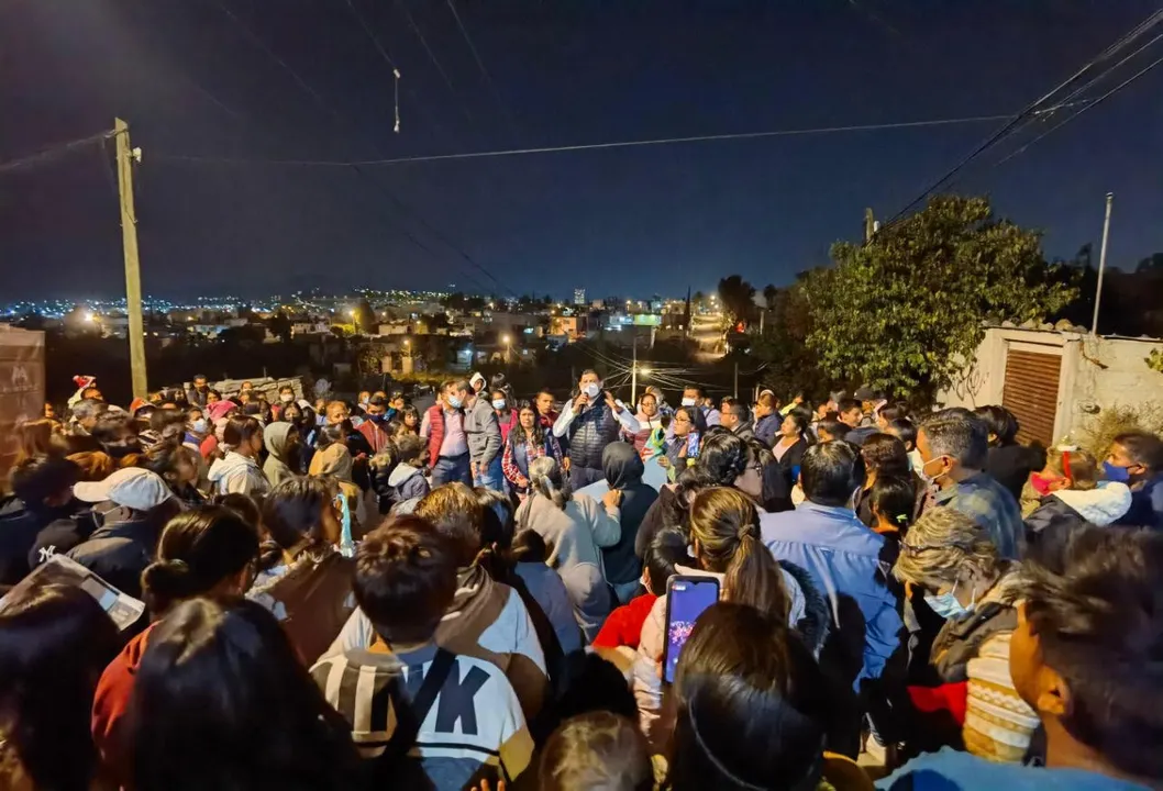 Convive el senador Armenta con familias poblanas en el marco de las posadas