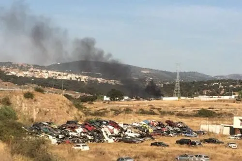Se incendian cinco automóviles en el corralón de la colonia El Arenal