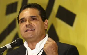 Ni dos años lleva en el poder y ya busca la presidencia el gobernador de Michoacán