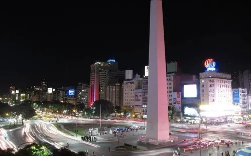 Argentina vuelve públicos los servicios de internet y telefonía en lo que resta de 2020