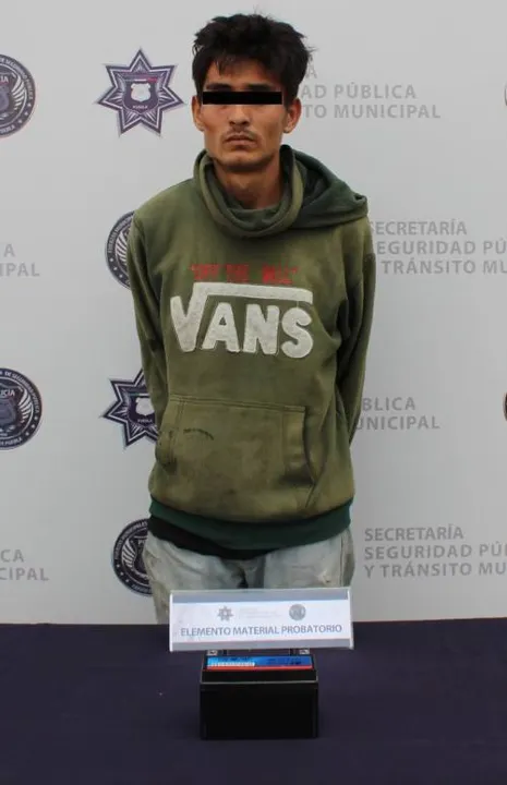 Detiene Seguridad Pública Municipal de Puebla a hombre por robo de autopartes